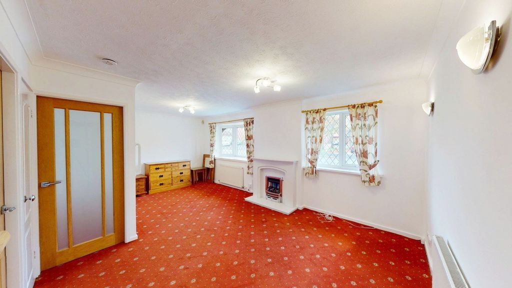 Property photo 2 of 15 Lounge