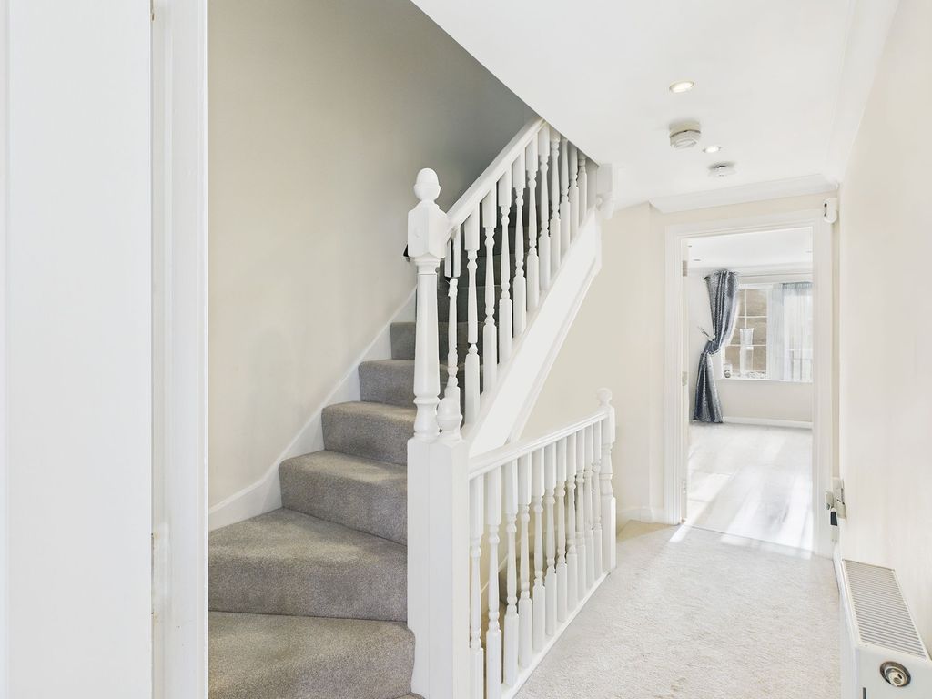 Property photo 3 of 28 Landing - Floor 1