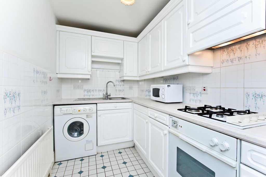 Property photo 2 of 8 Kitchen