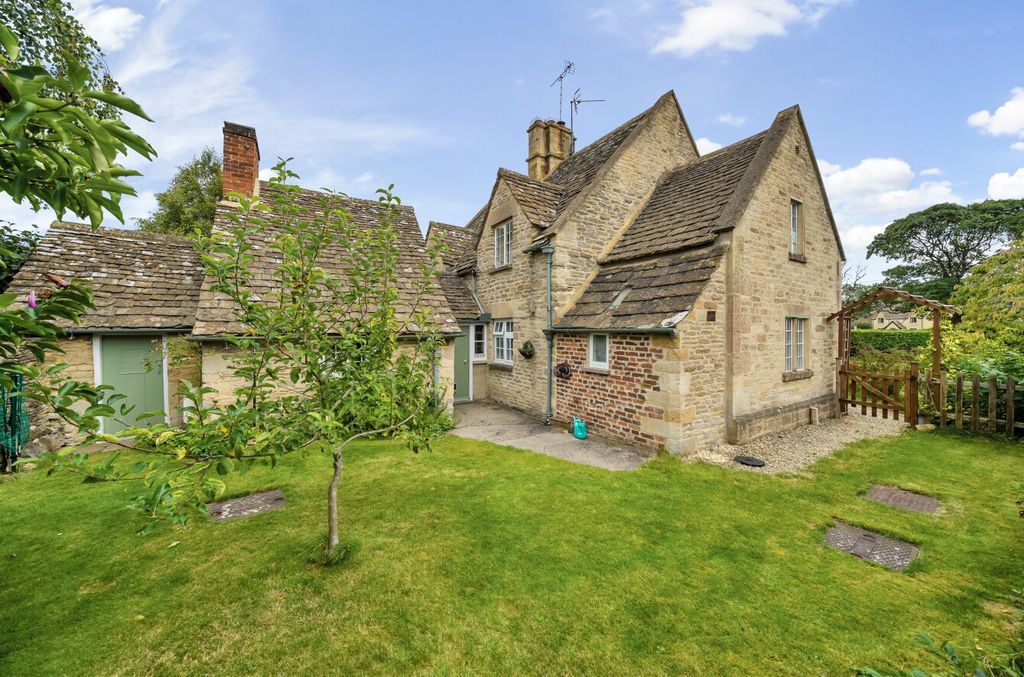 Property photo 2 of 16 Rear/Side Garden