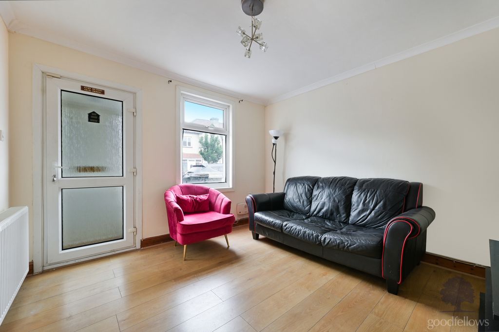 Property photo 2 of 11 Picture No. 03