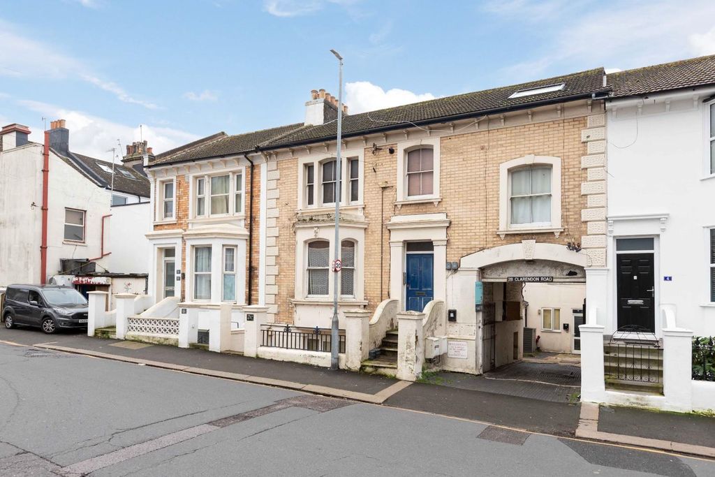 Property photo 2 of 9 Clarendon-9.Jpg