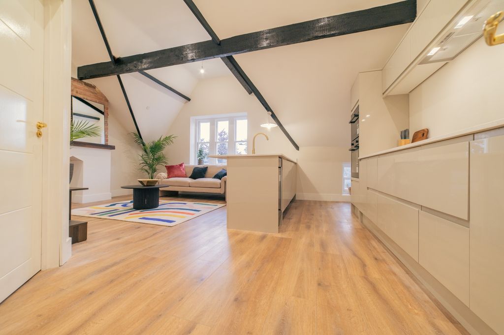 Property photo 2 of 37 Award-Winning Media Team On Every Listing_2