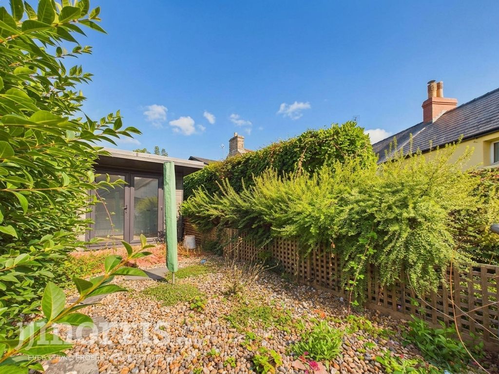 Property photo 3 of 27