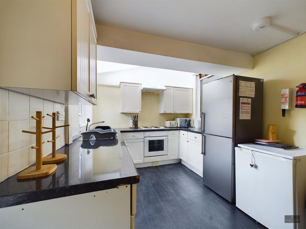 Property photo 1 of 8 Cam01856G0-Pr0115-Still001.Jpg