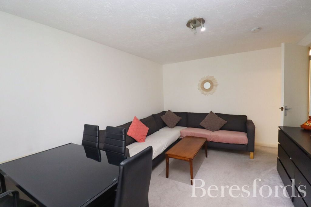 Property photo 3 of 8 Picture 3