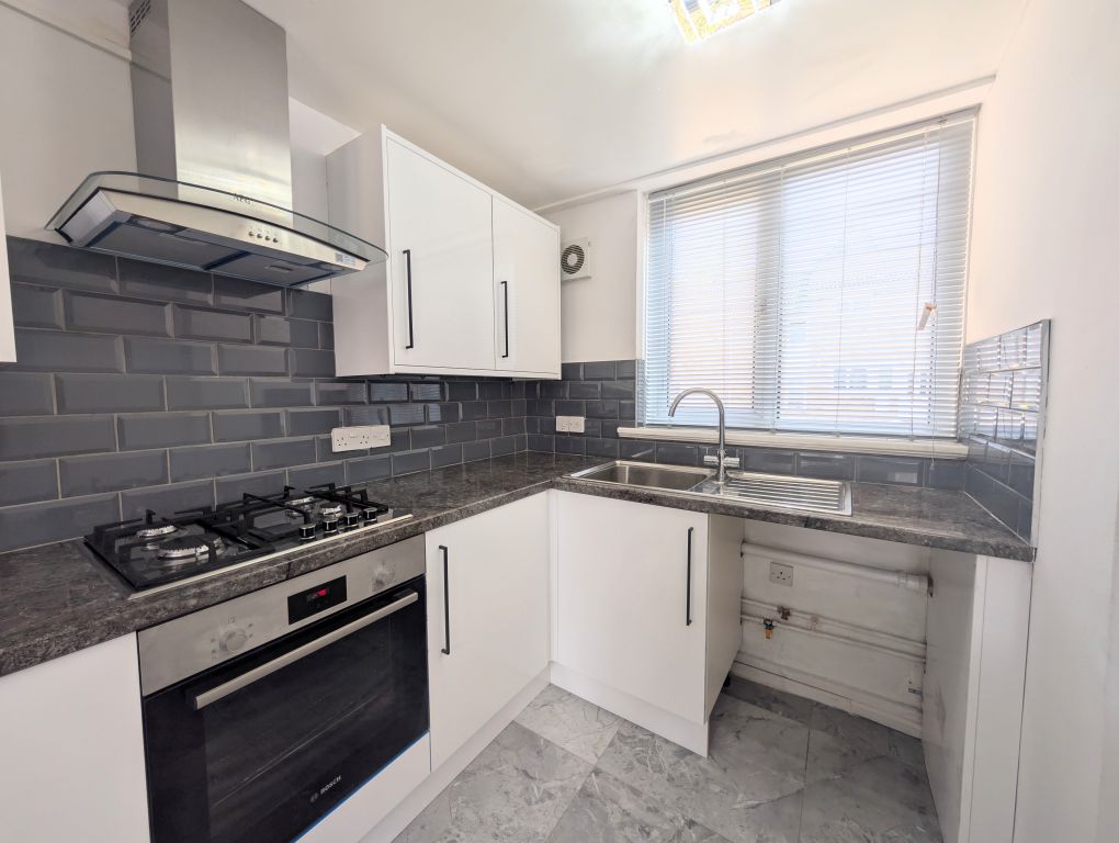 Property photo 3 of 14 Kitchen