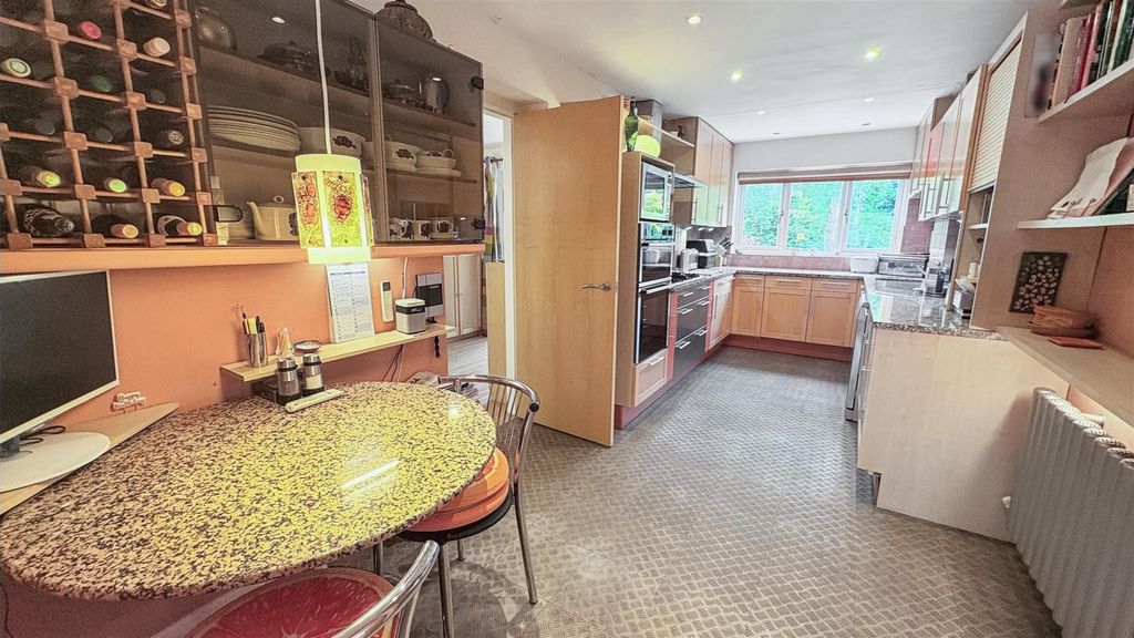 Property photo 3 of 40 Kitchen