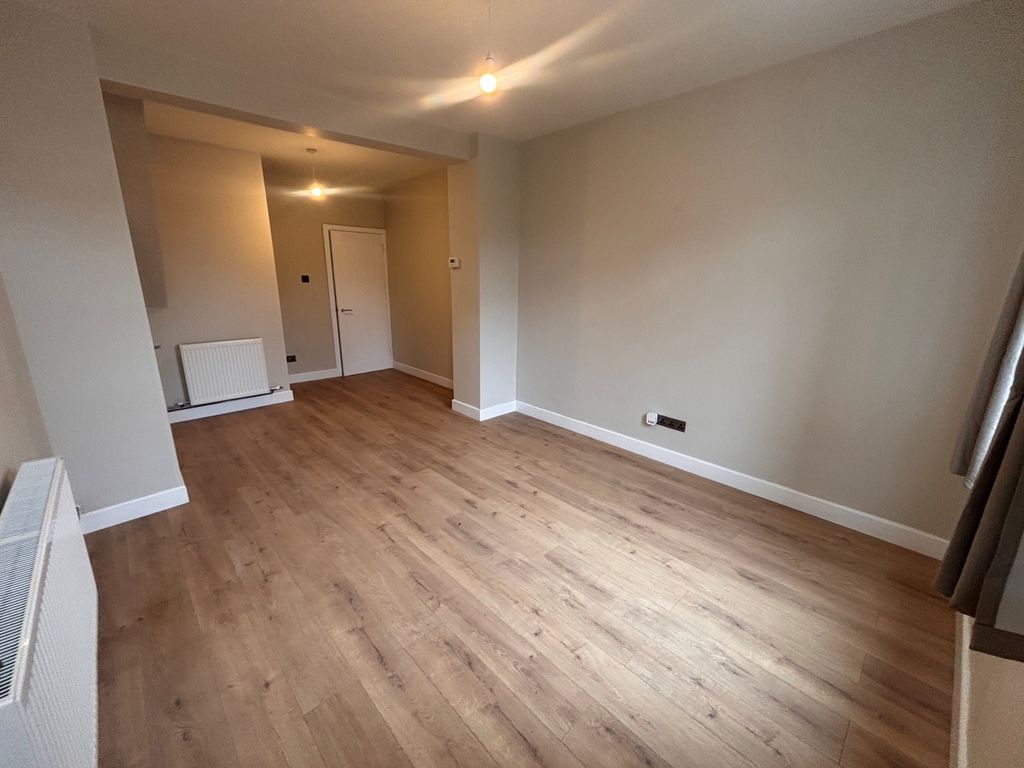 Property photo 1 of 5 Living Room