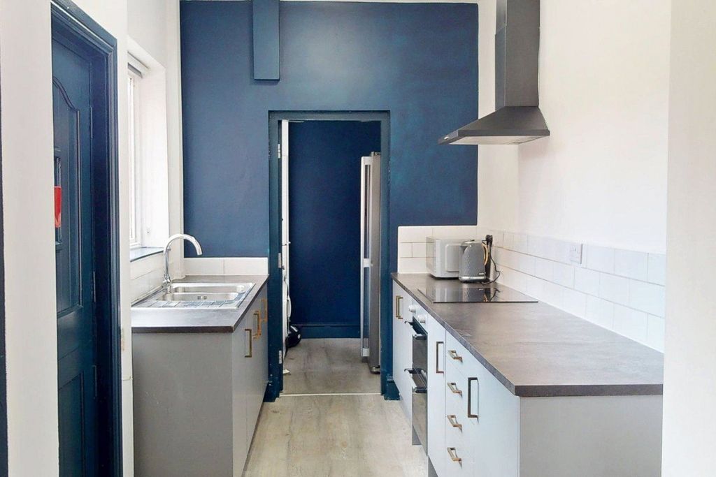 Property photo 2 of 14 Picture No. 17