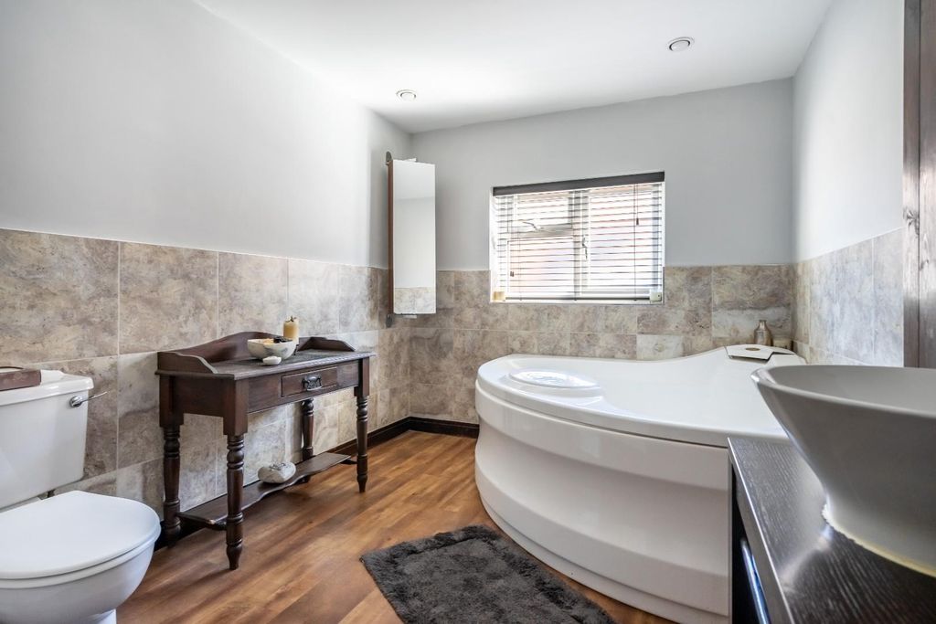 Property photo 3 of 19 44Hr-5.Jpg