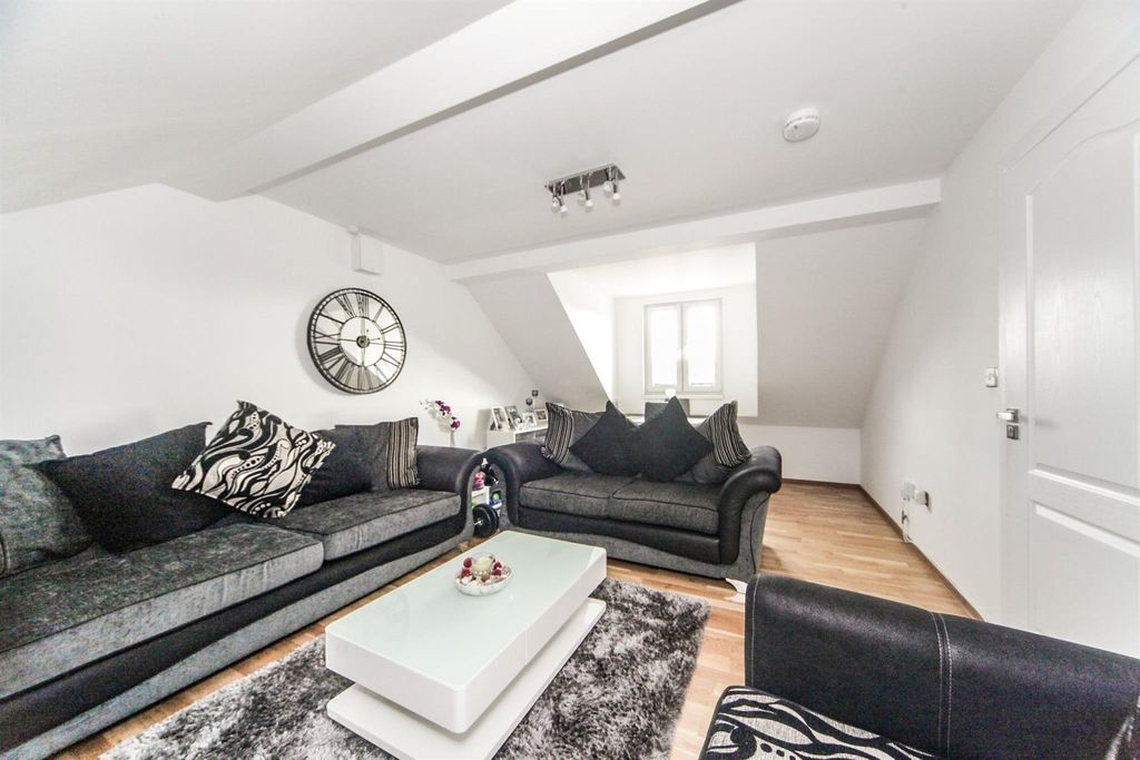 Property photo 3 of 14 Bedroom