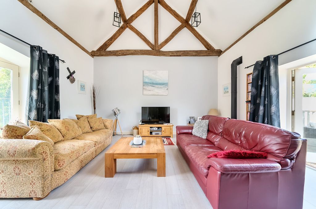 Property photo 2 of 26 1323786-10-68700E...