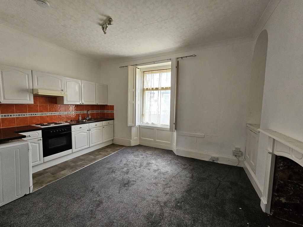 Property photo 1 of 4 Kitchen