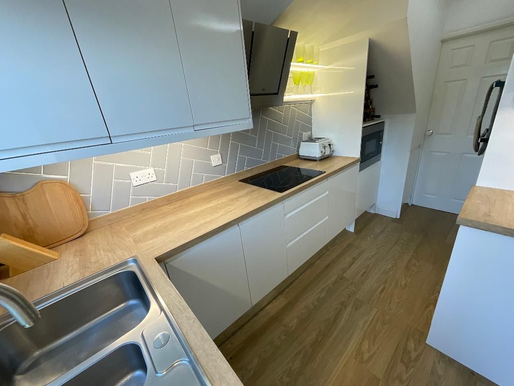 Property photo 2 of 22 Kitchen 12'5 x 6'7