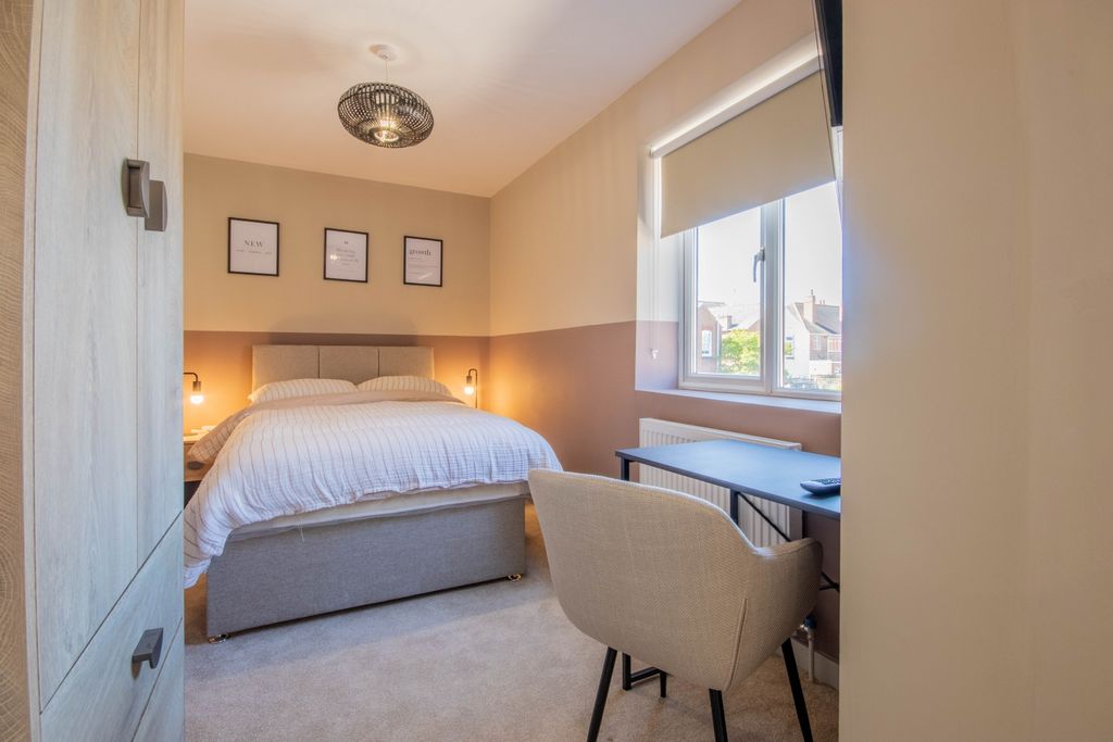 Property photo 3 of 11 E-4