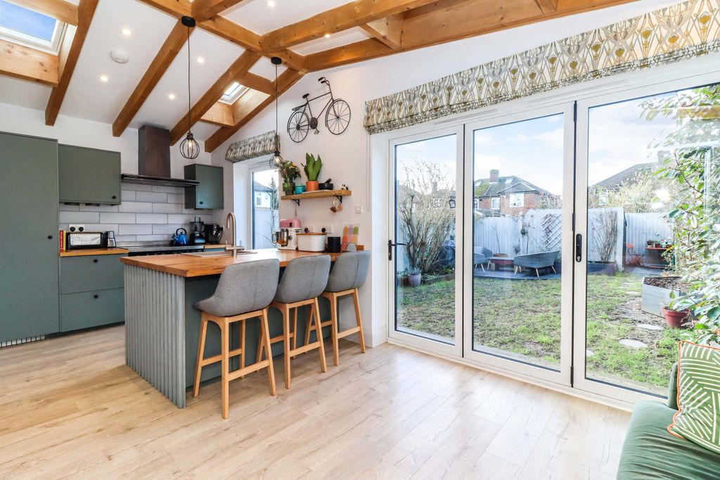 Property photo 3 of 27 Kitchen/Breakfast Room