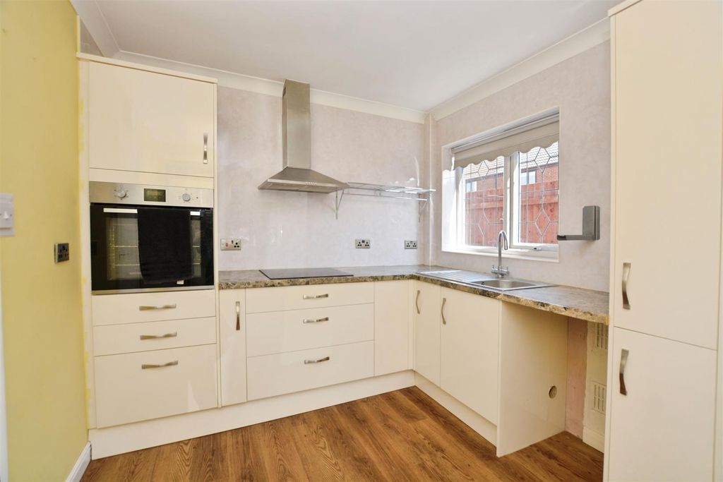Property photo 2 of 19 Kitchen