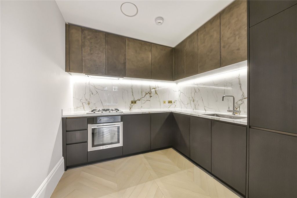 Property photo 3 of 13 Kitchen