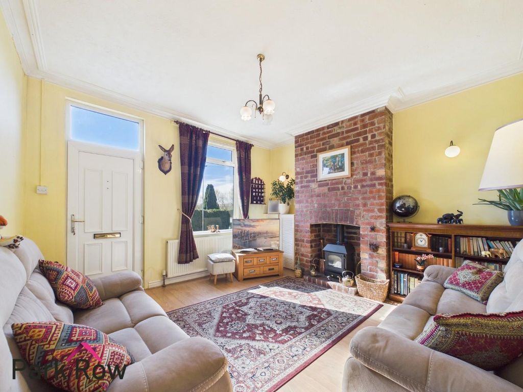 Property photo 3 of 12 Lounge