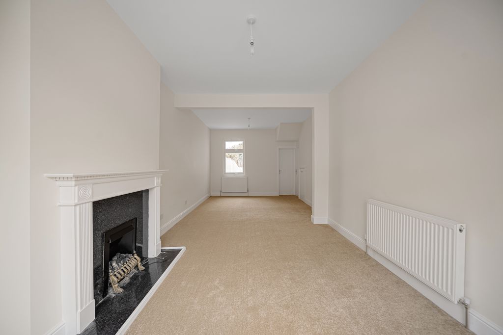 Property photo 3 of 17 Photo 11