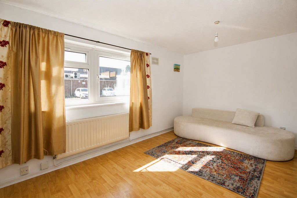 Property photo 3 of 8