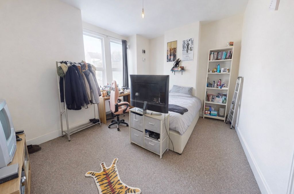 Property photo 3 of 8