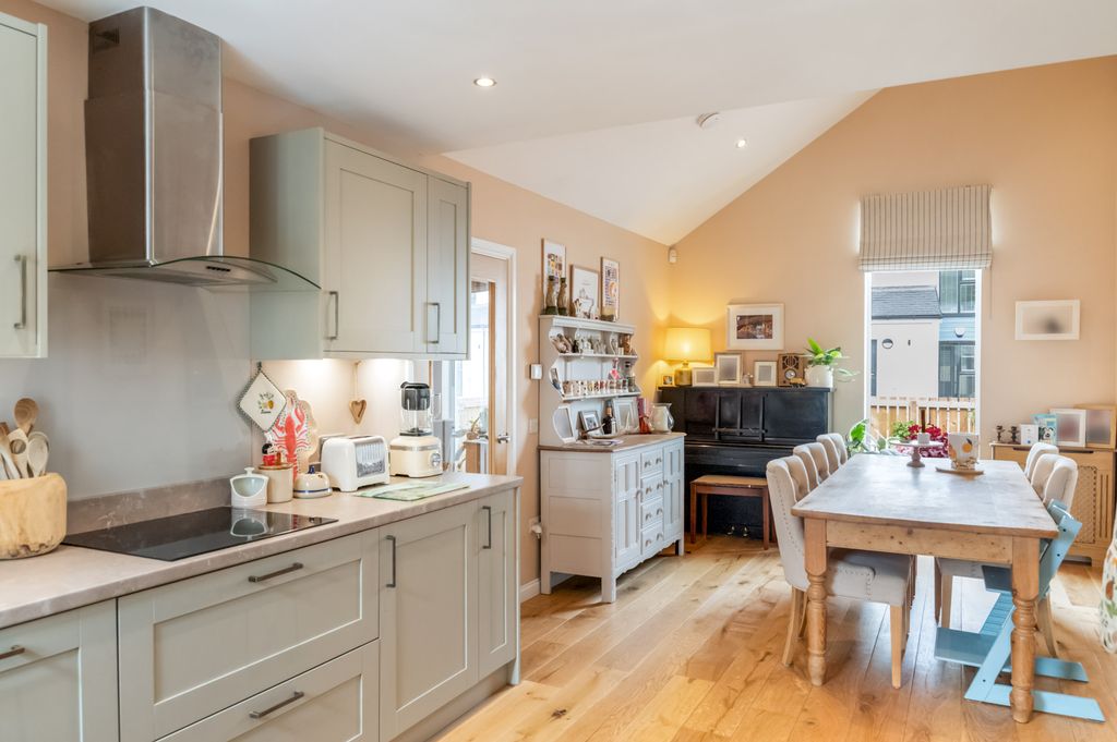 Property photo 3 of 31