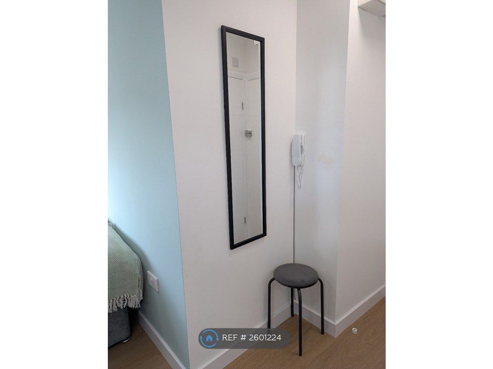 Property photo 2 of 35