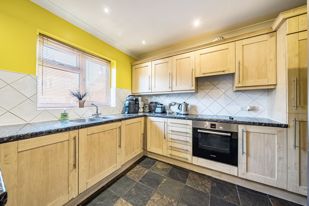 Property photo 2 of 21 Kitchen