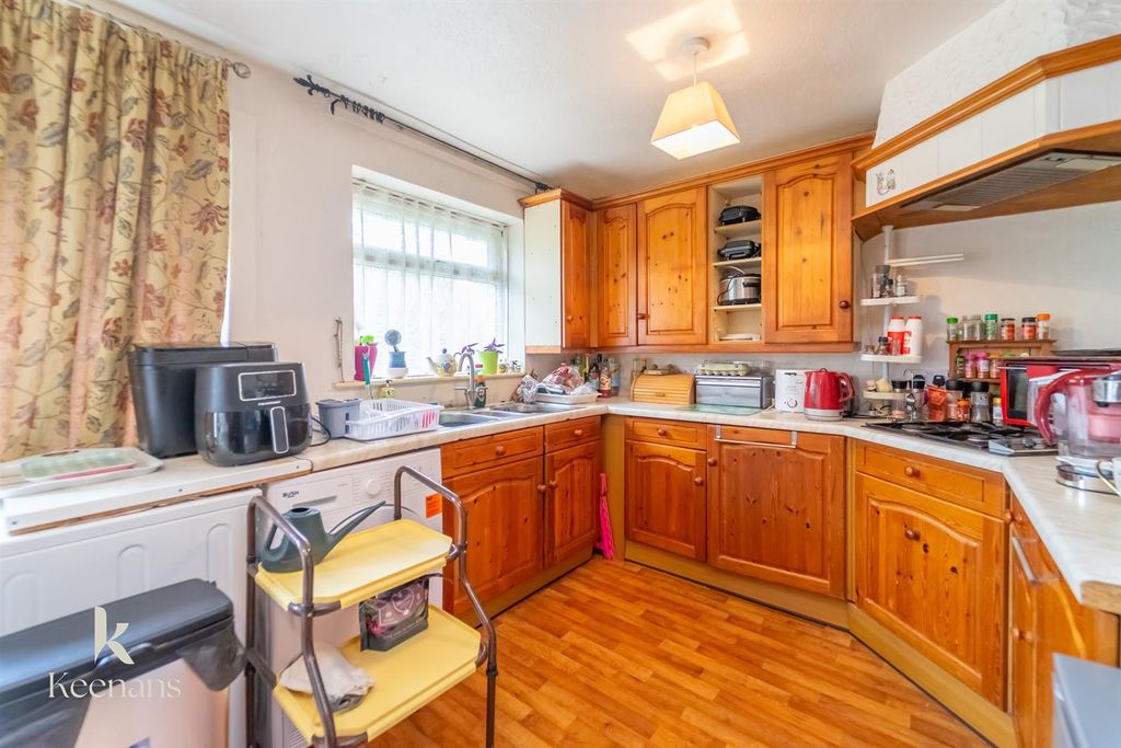 Property photo 1 of 18 Helm Close-10.Jpg