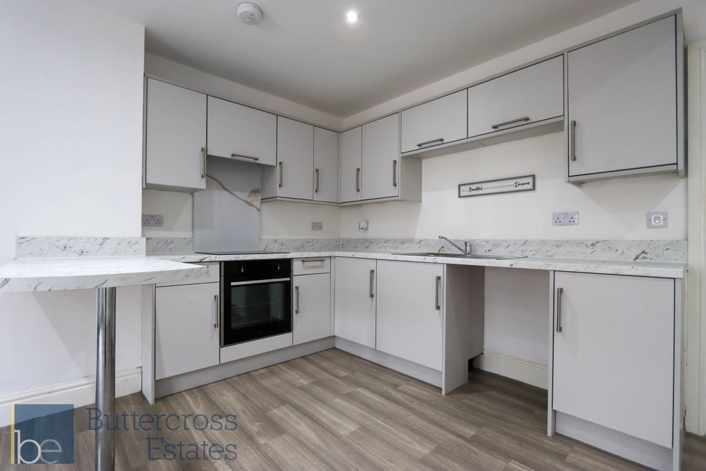 Property photo 2 of 8 Kitchen