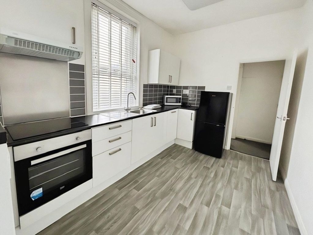 Property photo 2 of 8 Kitch 1