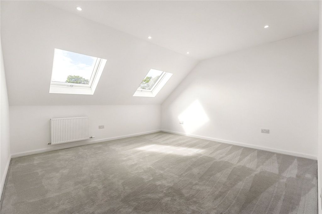 Property photo 2 of 34 Picture No. 77