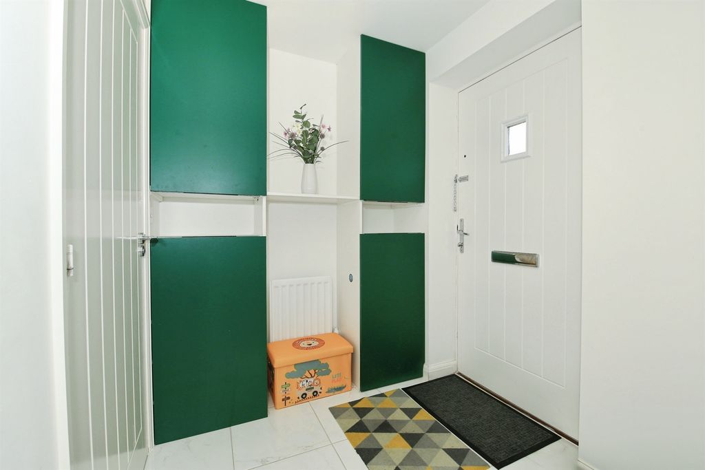 Property photo 2 of 17