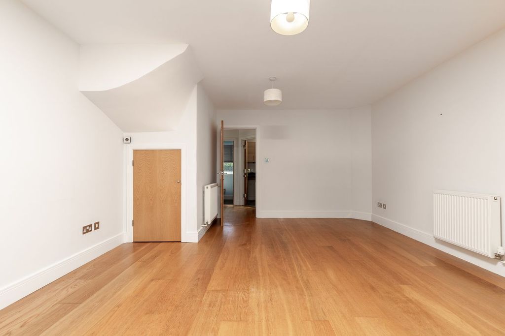 Property photo 3 of 28