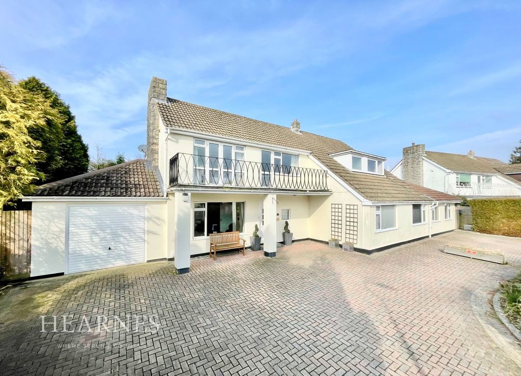 Property photo 1 of 28
