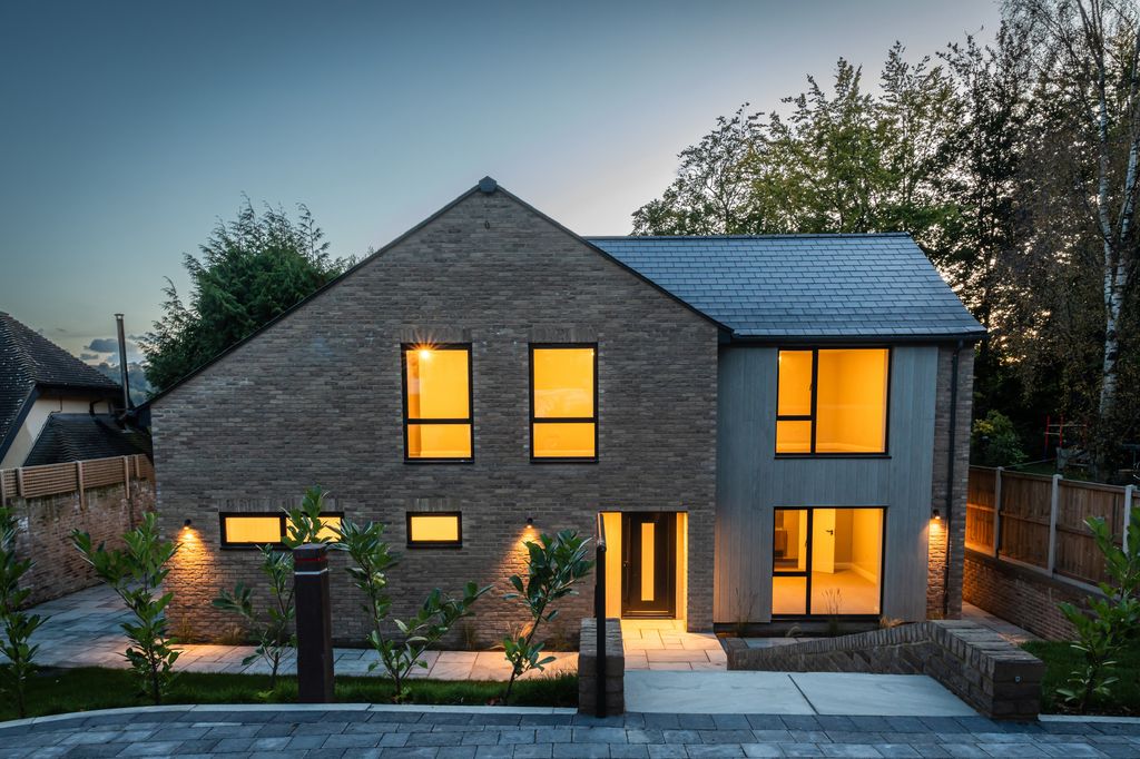 Property photo 3 of 27