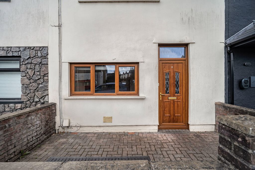 Property photo 2 of 34