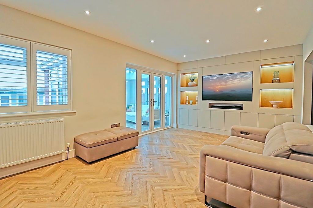 Property photo 2 of 21 Living Room