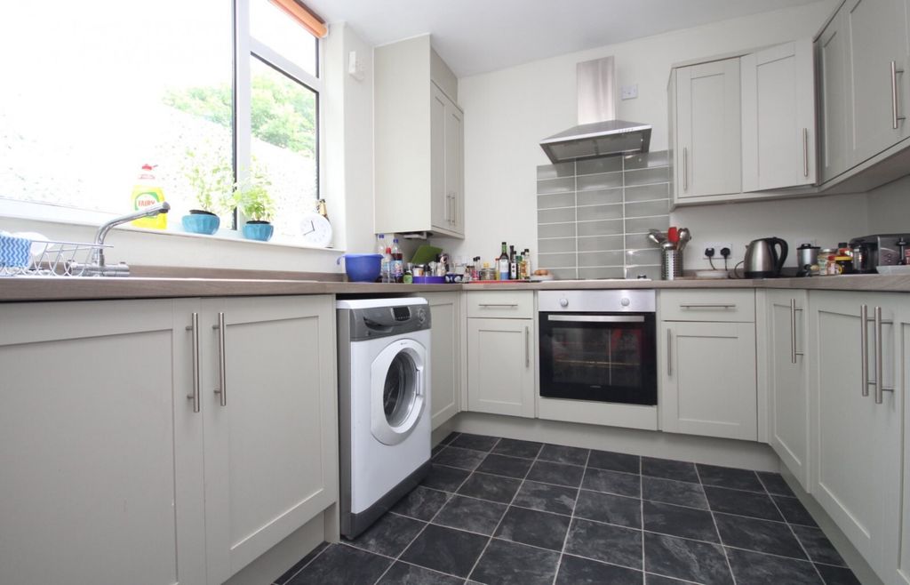 Property photo 2 of 10 Kitchen