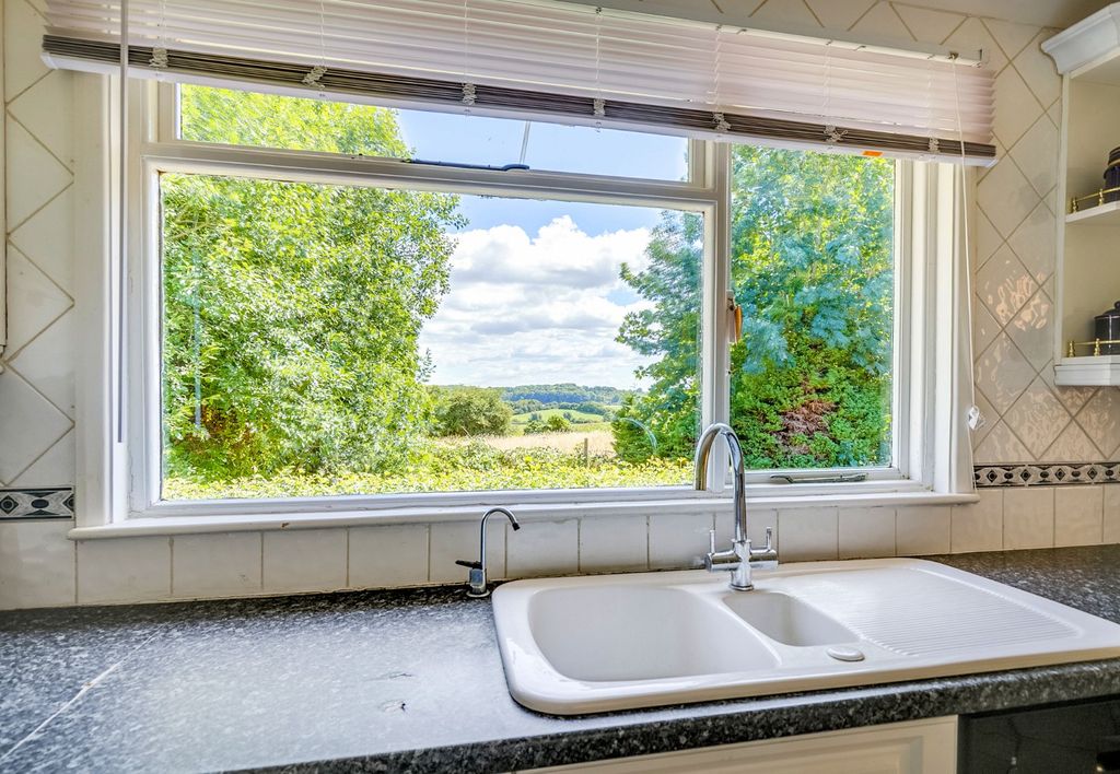 Property photo 3 of 16 Picture No. 17