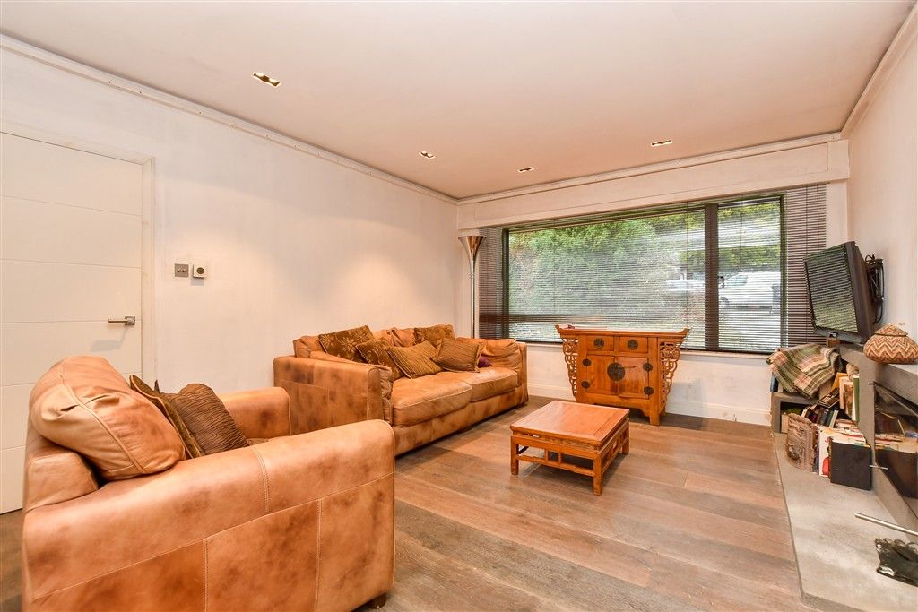 Property photo 2 of 13 Lounge