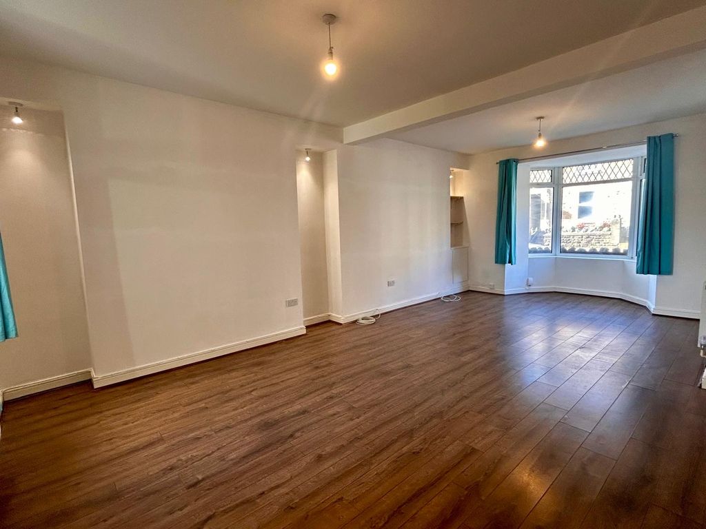 Property photo 3 of 9 22 Penbryn Road 4