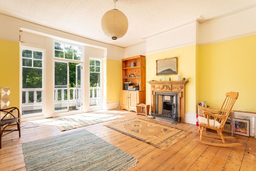 Property photo 2 of 29
