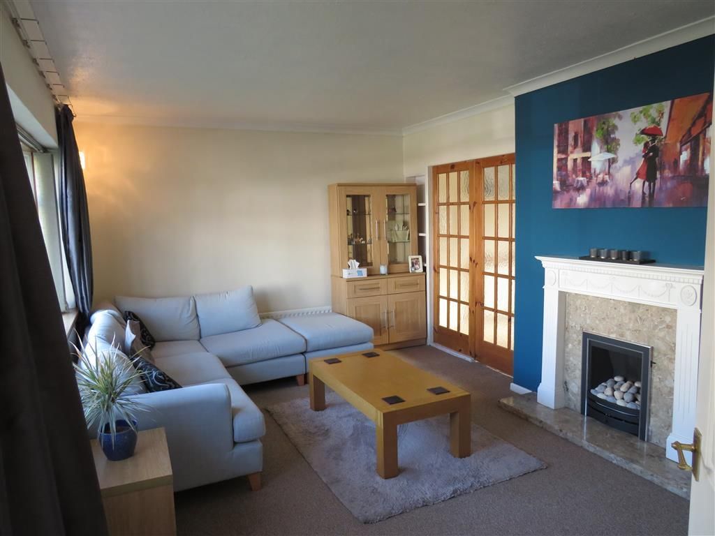 Property photo 2 of 11 Living Room