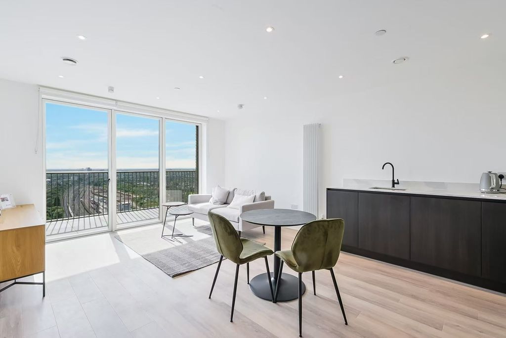 Property photo 2 of 6