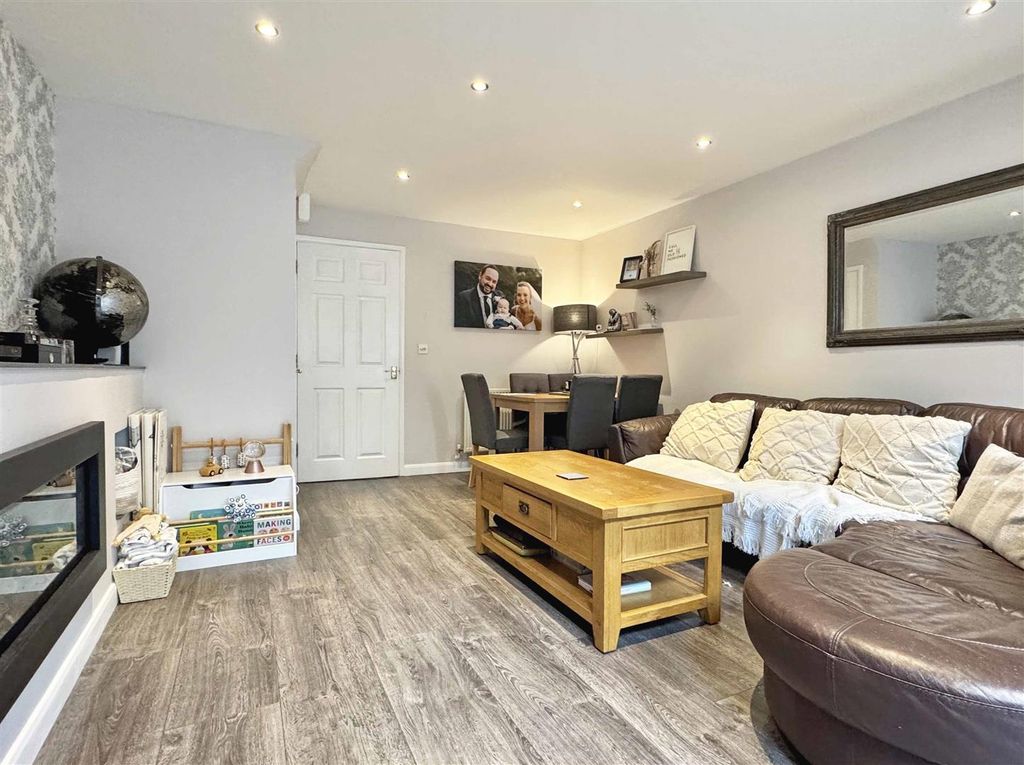 Property photo 2 of 24 Lounge Diner B.Jpg