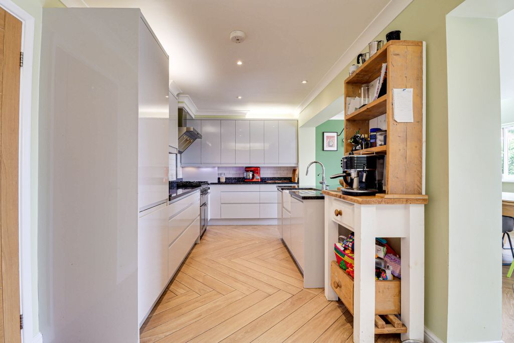 Property photo 3 of 21 Kitchen