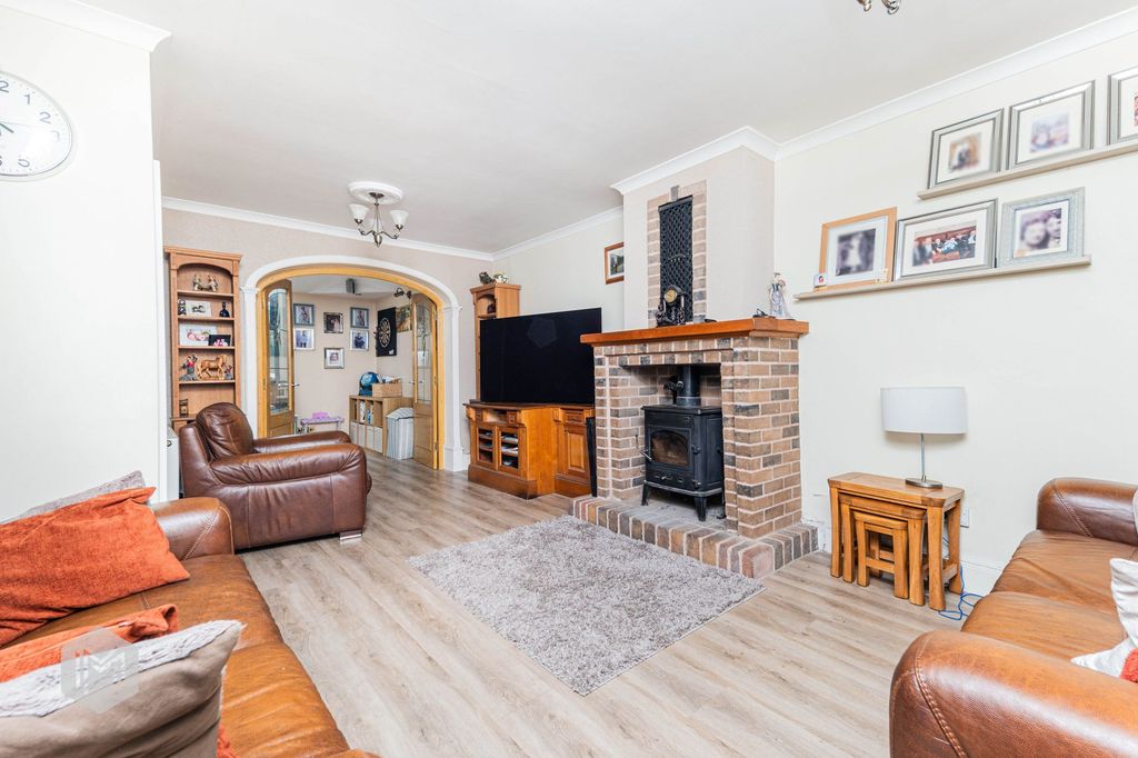 Property photo 2 of 25